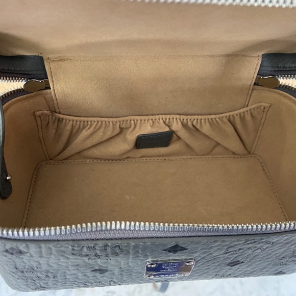 MCM rockstar visetos vanity  bag. gray leather with MCM logo. - Picture 8 of 8